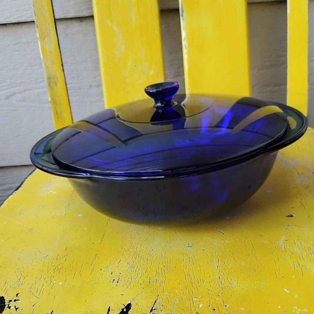 Anchor Hocking 2-quart cobalt blue casserole dish with lid Vintage